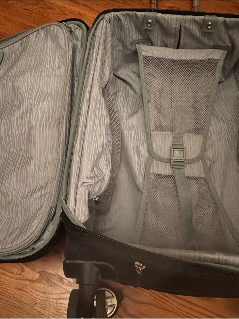 Ricardo Black Carry-On Spinner Suitcase